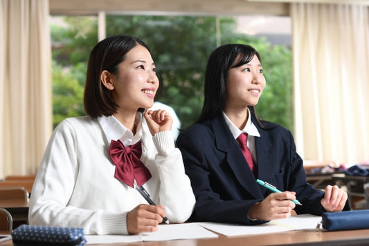 テカリ、擦り切れ、色褪せ。日々の着用で傷んだ制服を復活させるプロのメンテナンス修理