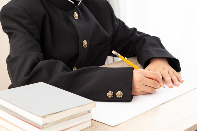 【全国対応】諦めないで！制服のお直しが、思い出と家計と未来を救う。