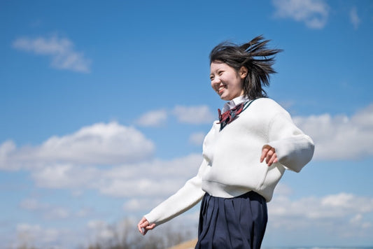 制服のファスナーが壊れたら自分で直せる？修理に出すべき？緊急時の対処法